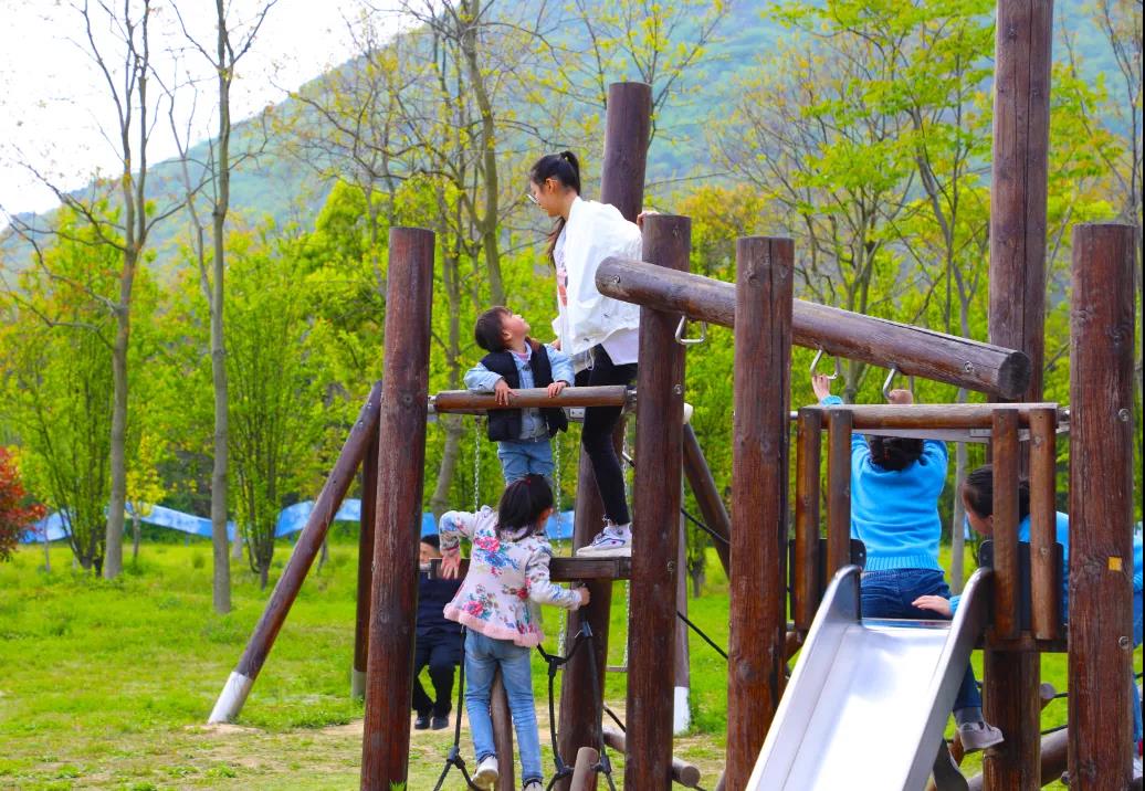 赞！我区三瓜公社高地花海等收费景点5年内对援鄂医疗队员免门票，不限次！